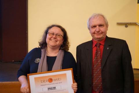 Vedoucí Knihovny Jabok s ředitelem Jaboku na slavnostním předání ceny Biblioweb Vedoucí Knihovny Jabok s ředitelem Jaboku na slavnostním předání ceny Biblioweb