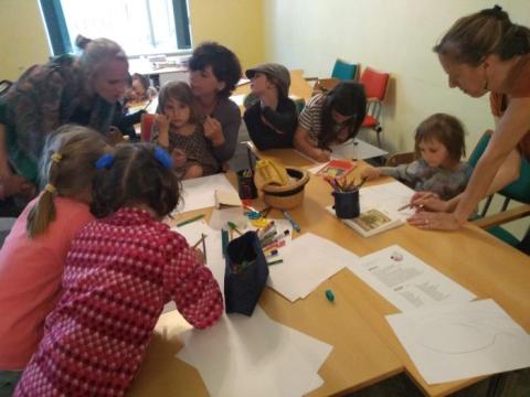 Děti vytvářejí ilustrace k biblickým příběhům Děti vytvářejí ilustrace k biblickým příběhům