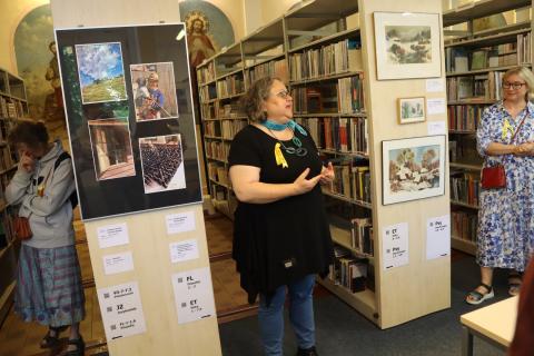 Vernisáž výstavy Tvoříme Jabok - vedoucí knihovny Eva Cerniňáková ""