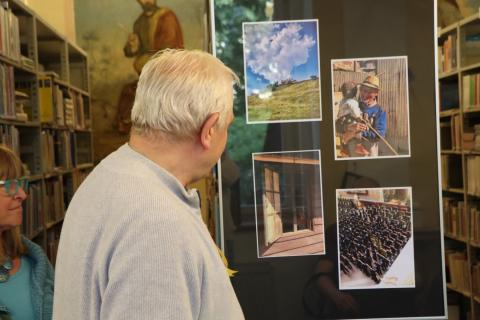 Vernisáž výstavy Tvoříme Jabok - emeritní ředitel Jaboku č. 5 hovoří o svých fotografiích ""