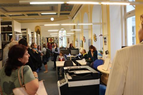 Vernisáž výstavy Tvoříme Jabok - první zápis do nové návštěvní knihy ""