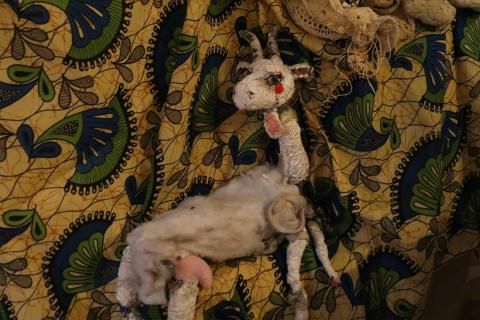 Loutky z divadelního představení Společnosti Dr. Krásy Limpopo aneb pohádky z Afriky ""